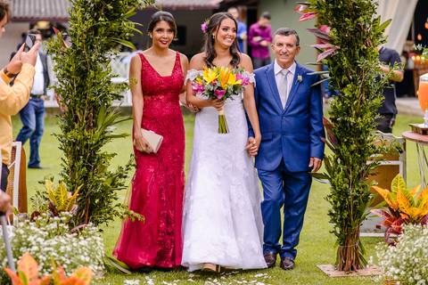 fotógrafo de casamento vitória es vix Lindo casamento ao ar livre com noivo noiva e vestido de noiva no sitio paraíso de barcelona serra feito por fotógrafos de casamento de vila velha espirito santo es com pista de dança músicos e making of da noiva'
