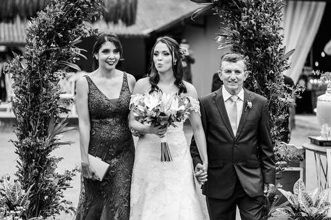 fotógrafo de casamento vitória es vix Lindo casamento ao ar livre com noivo noiva e vestido de noiva no sitio paraíso de barcelona serra feito por fotógrafos de casamento de vila velha espirito santo es com pista de dança músicos e making of da noiva'