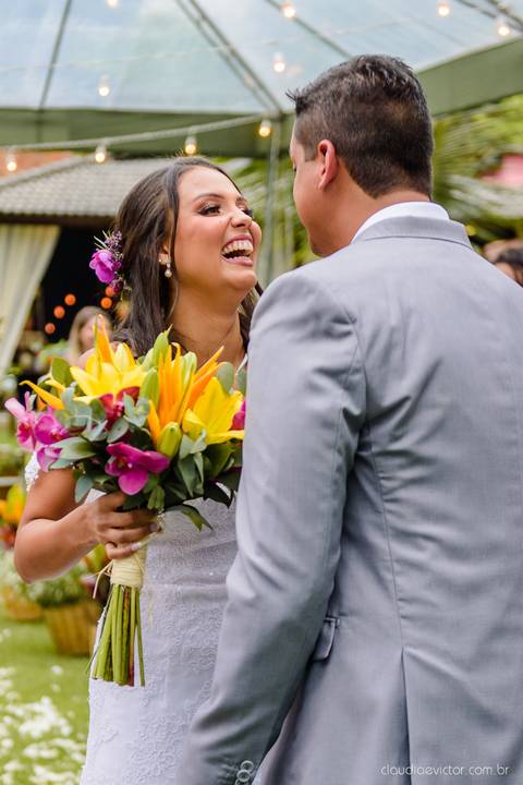 fotógrafo de casamento vitória es vix Lindo casamento ao ar livre com noivo noiva e vestido de noiva no sitio paraíso de barcelona serra feito por fotógrafos de casamento de vila velha espirito santo es com pista de dança músicos e making of da noiva'