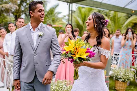 fotógrafo de casamento vitória es vix Lindo casamento ao ar livre com noivo noiva e vestido de noiva no sitio paraíso de barcelona serra feito por fotógrafos de casamento de vila velha espirito santo es com pista de dança músicos e making of da noiva'