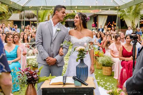 fotógrafo de casamento vitória es vix Lindo casamento ao ar livre com noivo noiva e vestido de noiva no sitio paraíso de barcelona serra feito por fotógrafos de casamento de vila velha espirito santo es com pista de dança músicos e making of da noiva'