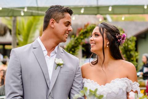 fotógrafo de casamento vitória es vix Lindo casamento ao ar livre com noivo noiva e vestido de noiva no sitio paraíso de barcelona serra feito por fotógrafos de casamento de vila velha espirito santo es com pista de dança músicos e making of da noiva'