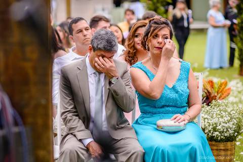 fotógrafo de casamento vitória es vix Lindo casamento ao ar livre com noivo noiva e vestido de noiva no sitio paraíso de barcelona serra feito por fotógrafos de casamento de vila velha espirito santo es com pista de dança músicos e making of da noiva'