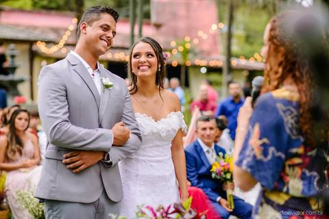 fotógrafo de casamento vitória es vix Lindo casamento ao ar livre com noivo noiva e vestido de noiva no sitio paraíso de barcelona serra feito por fotógrafos de casamento de vila velha espirito santo es com pista de dança músicos e making of da noiva'