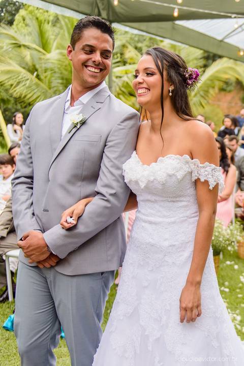 fotógrafo de casamento vitória es vix Lindo casamento ao ar livre com noivo noiva e vestido de noiva no sitio paraíso de barcelona serra feito por fotógrafos de casamento de vila velha espirito santo es com pista de dança músicos e making of da noiva'