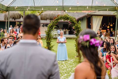 fotógrafo de casamento vitória es vix Lindo casamento ao ar livre com noivo noiva e vestido de noiva no sitio paraíso de barcelona serra feito por fotógrafos de casamento de vila velha espirito santo es com pista de dança músicos e making of da noiva'