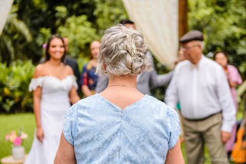 fotógrafo de casamento vitória es vix Lindo casamento ao ar livre com noivo noiva e vestido de noiva no sitio paraíso de barcelona serra feito por fotógrafos de casamento de vila velha espirito santo es com pista de dança músicos e making of da noiva'