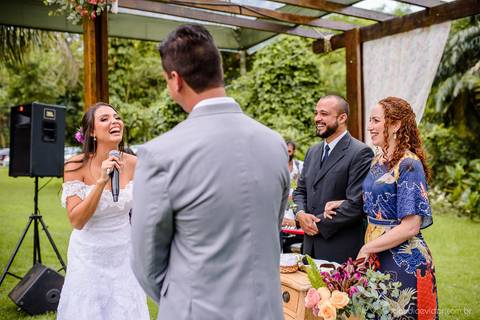 fotógrafo de casamento vitória es vix Lindo casamento ao ar livre com noivo noiva e vestido de noiva no sitio paraíso de barcelona serra feito por fotógrafos de casamento de vila velha espirito santo es com pista de dança músicos e making of da noiva'