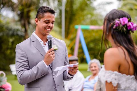 fotógrafo de casamento vitória es vix Lindo casamento ao ar livre com noivo noiva e vestido de noiva no sitio paraíso de barcelona serra feito por fotógrafos de casamento de vila velha espirito santo es com pista de dança músicos e making of da noiva'