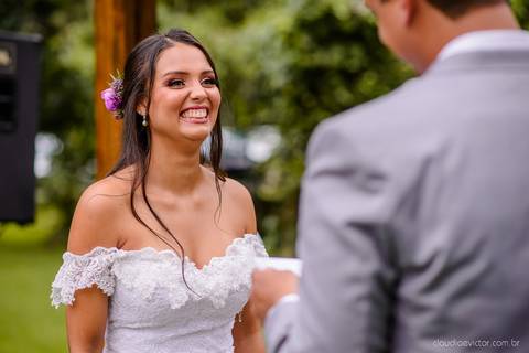 fotógrafo de casamento vitória es vix Lindo casamento ao ar livre com noivo noiva e vestido de noiva no sitio paraíso de barcelona serra feito por fotógrafos de casamento de vila velha espirito santo es com pista de dança músicos e making of da noiva'