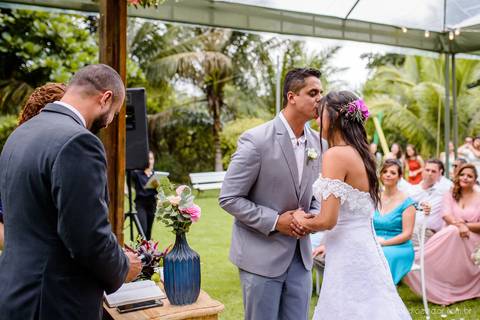 fotógrafo de casamento vitória es vix Lindo casamento ao ar livre com noivo noiva e vestido de noiva no sitio paraíso de barcelona serra feito por fotógrafos de casamento de vila velha espirito santo es com pista de dança músicos e making of da noiva'