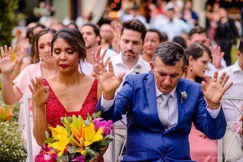 fotógrafo de casamento vitória es vix Lindo casamento ao ar livre com noivo noiva e vestido de noiva no sitio paraíso de barcelona serra feito por fotógrafos de casamento de vila velha espirito santo es com pista de dança músicos e making of da noiva'
