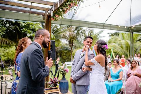 fotógrafo de casamento vitória es vix Lindo casamento ao ar livre com noivo noiva e vestido de noiva no sitio paraíso de barcelona serra feito por fotógrafos de casamento de vila velha espirito santo es com pista de dança músicos e making of da noiva'
