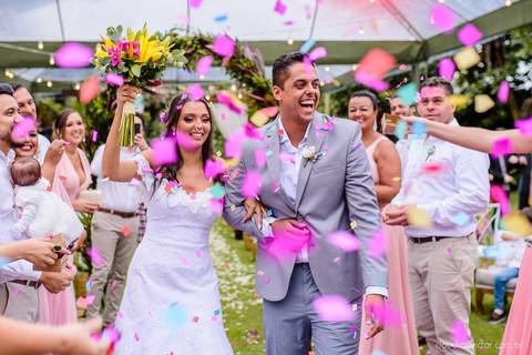 fotógrafo de casamento vitória es vix Lindo casamento ao ar livre com noivo noiva e vestido de noiva no sitio paraíso de barcelona serra feito por fotógrafos de casamento de vila velha espirito santo es com pista de dança músicos e making of da noiva'