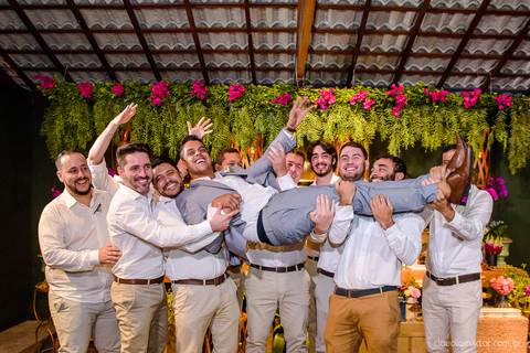 fotógrafo de casamento vitória es vix Lindo casamento ao ar livre com noivo noiva e vestido de noiva no sitio paraíso de barcelona serra feito por fotógrafos de casamento de vila velha espirito santo es com pista de dança músicos e making of da noiva'