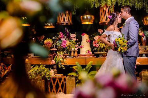 fotógrafo de casamento vitória es vix Lindo casamento ao ar livre com noivo noiva e vestido de noiva no sitio paraíso de barcelona serra feito por fotógrafos de casamento de vila velha espirito santo es com pista de dança músicos e making of da noiva'
