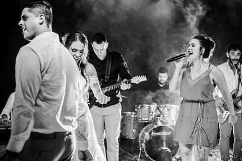 fotógrafo de casamento vitória es vix Lindo casamento ao ar livre com noivo noiva e vestido de noiva no sitio paraíso de barcelona serra feito por fotógrafos de casamento de vila velha espirito santo es com pista de dança músicos e making of da noiva'