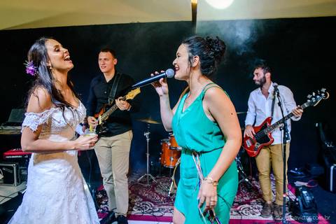 fotógrafo de casamento vitória es vix Lindo casamento ao ar livre com noivo noiva e vestido de noiva no sitio paraíso de barcelona serra feito por fotógrafos de casamento de vila velha espirito santo es com pista de dança músicos e making of da noiva'