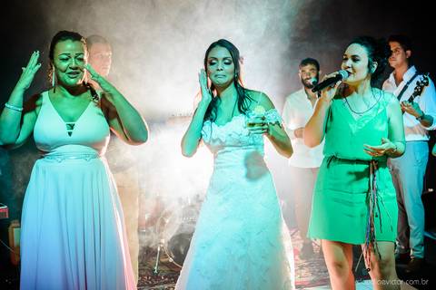 fotógrafo de casamento vitória es vix Lindo casamento ao ar livre com noivo noiva e vestido de noiva no sitio paraíso de barcelona serra feito por fotógrafos de casamento de vila velha espirito santo es com pista de dança músicos e making of da noiva'