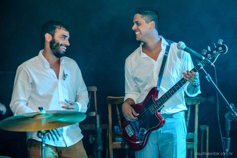 fotógrafo de casamento vitória es vix Lindo casamento ao ar livre com noivo noiva e vestido de noiva no sitio paraíso de barcelona serra feito por fotógrafos de casamento de vila velha espirito santo es com pista de dança músicos e making of da noiva'