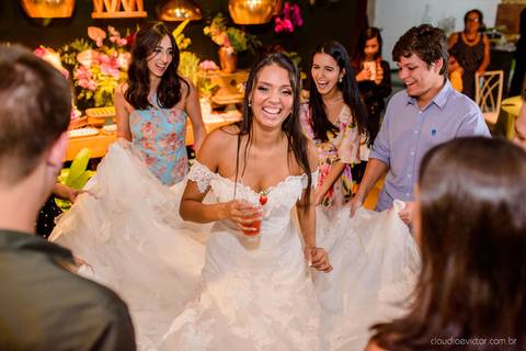 fotógrafo de casamento vitória es vix Lindo casamento ao ar livre com noivo noiva e vestido de noiva no sitio paraíso de barcelona serra feito por fotógrafos de casamento de vila velha espirito santo es com pista de dança músicos e making of da noiva'