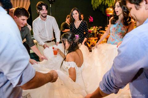 fotógrafo de casamento vitória es vix Lindo casamento ao ar livre com noivo noiva e vestido de noiva no sitio paraíso de barcelona serra feito por fotógrafos de casamento de vila velha espirito santo es com pista de dança músicos e making of da noiva'