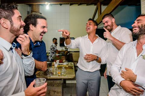 fotógrafo de casamento vitória es vix Lindo casamento ao ar livre com noivo noiva e vestido de noiva no sitio paraíso de barcelona serra feito por fotógrafos de casamento de vila velha espirito santo es com pista de dança músicos e making of da noiva'