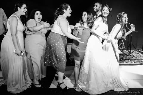 fotógrafo de casamento vitória es vix Lindo casamento ao ar livre com noivo noiva e vestido de noiva no sitio paraíso de barcelona serra feito por fotógrafos de casamento de vila velha espirito santo es com pista de dança músicos e making of da noiva'