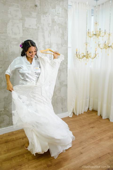 fotógrafo de casamento vitória es vix Lindo casamento ao ar livre com noivo noiva e vestido de noiva no sitio paraíso de barcelona serra feito por fotógrafos de casamento de vila velha espirito santo es com pista de dança músicos e making of da noiva'