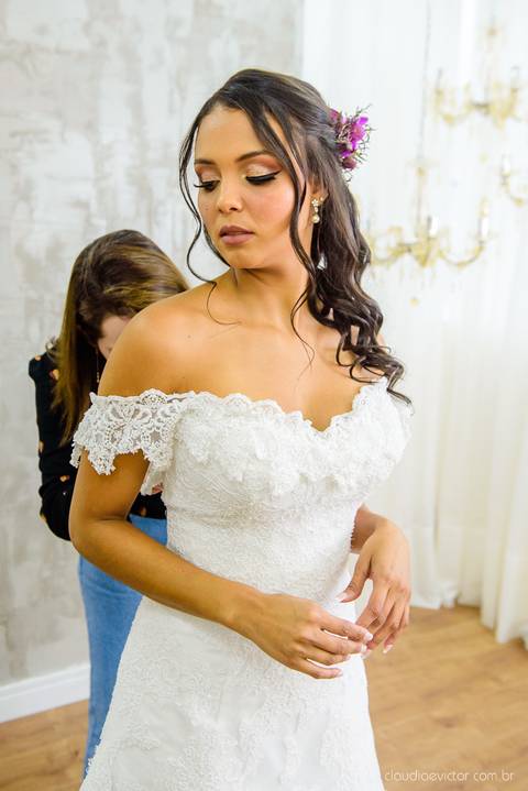 fotógrafo de casamento vitória es vix Lindo casamento ao ar livre com noivo noiva e vestido de noiva no sitio paraíso de barcelona serra feito por fotógrafos de casamento de vila velha espirito santo es com pista de dança músicos e making of da noiva'