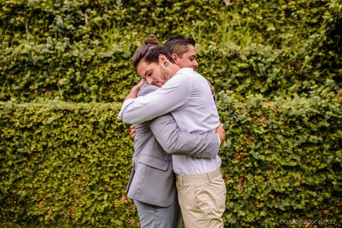 fotógrafo de casamento vitória es vix Lindo casamento ao ar livre com noivo noiva e vestido de noiva no sitio paraíso de barcelona serra feito por fotógrafos de casamento de vila velha espirito santo es com pista de dança músicos e making of da noiva'