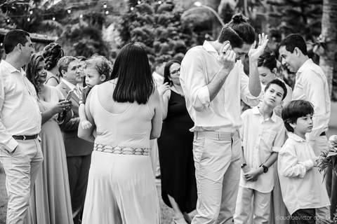 fotógrafo de casamento vitória es vix Lindo casamento ao ar livre com noivo noiva e vestido de noiva no sitio paraíso de barcelona serra feito por fotógrafos de casamento de vila velha espirito santo es com pista de dança músicos e making of da noiva'