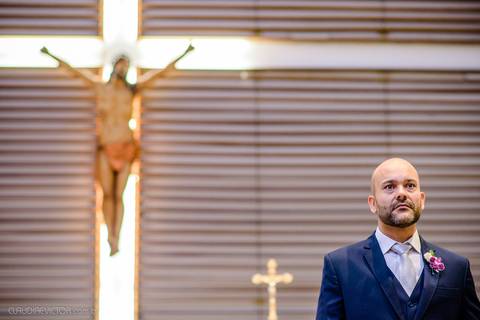 Lindo casamento realizado na igreja Sta Rita na praia do canto festa no cerimonial Lago de Garda e noivo noiva festa pista de dança por fotógrafos de casamento de vila velha fotógrafos de casamento de vitória esp santo es e making of no salão MA atelier'