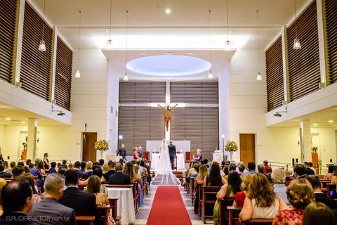 Lindo casamento realizado na igreja Sta Rita na praia do canto festa no cerimonial Lago de Garda e noivo noiva festa pista de dança por fotógrafos de casamento de vila velha fotógrafos de casamento de vitória esp santo es e making of no salão MA atelier'