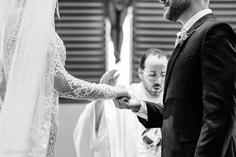 Lindo casamento realizado na igreja Sta Rita na praia do canto festa no cerimonial Lago de Garda e noivo noiva festa pista de dança por fotógrafos de casamento de vila velha fotógrafos de casamento de vitória esp santo es e making of no salão MA atelier'