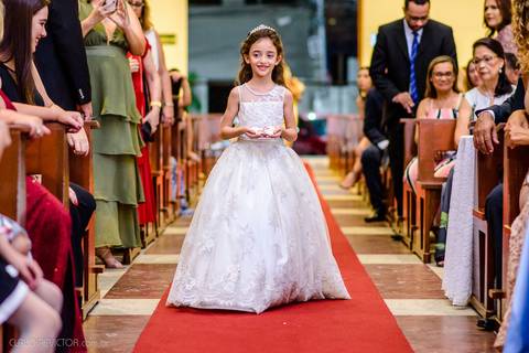 Lindo casamento realizado na igreja Sta Rita na praia do canto festa no cerimonial Lago de Garda e noivo noiva festa pista de dança por fotógrafos de casamento de vila velha fotógrafos de casamento de vitória esp santo es e making of no salão MA atelier'