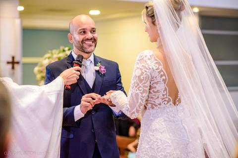 Lindo casamento realizado na igreja Sta Rita na praia do canto festa no cerimonial Lago de Garda e noivo noiva festa pista de dança por fotógrafos de casamento de vila velha fotógrafos de casamento de vitória esp santo es e making of no salão MA atelier'