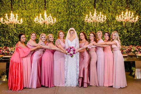 Lindo casamento realizado na igreja Sta Rita na praia do canto festa no cerimonial Lago de Garda e noivo noiva festa pista de dança por fotógrafos de casamento de vila velha fotógrafos de casamento de vitória esp santo es e making of no salão MA atelier'