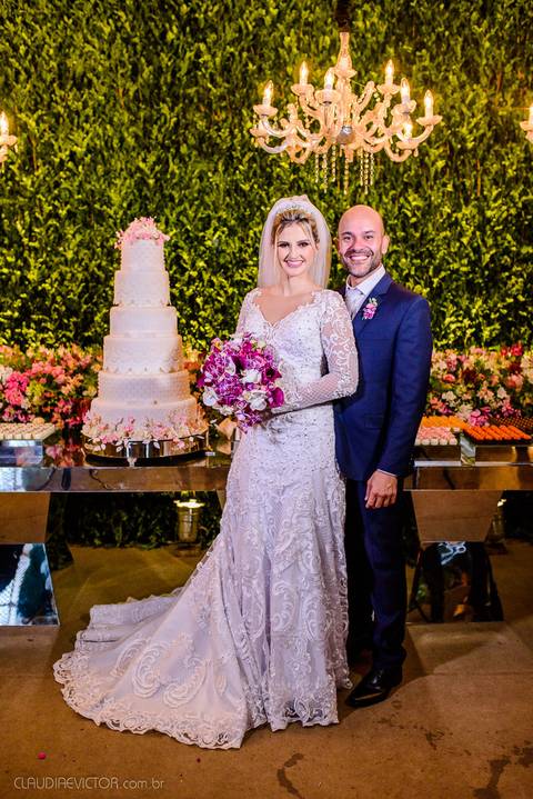 Lindo casamento realizado na igreja Sta Rita na praia do canto festa no cerimonial Lago de Garda e noivo noiva festa pista de dança por fotógrafos de casamento de vila velha fotógrafos de casamento de vitória esp santo es e making of no salão MA atelier'