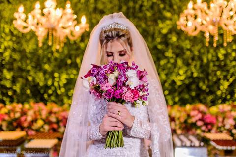 Lindo casamento realizado na igreja Sta Rita na praia do canto festa no cerimonial Lago de Garda e noivo noiva festa pista de dança por fotógrafos de casamento de vila velha fotógrafos de casamento de vitória esp santo es e making of no salão MA atelier'