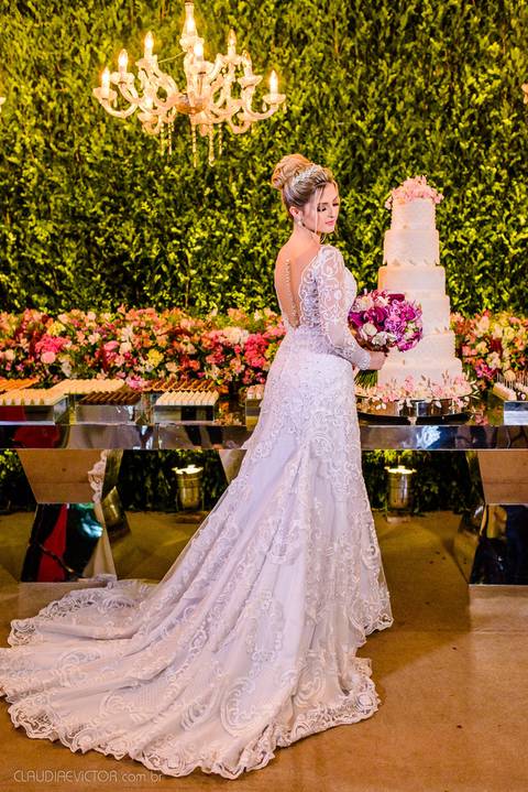Lindo casamento realizado na igreja Sta Rita na praia do canto festa no cerimonial Lago de Garda e noivo noiva festa pista de dança por fotógrafos de casamento de vila velha fotógrafos de casamento de vitória esp santo es e making of no salão MA atelier'