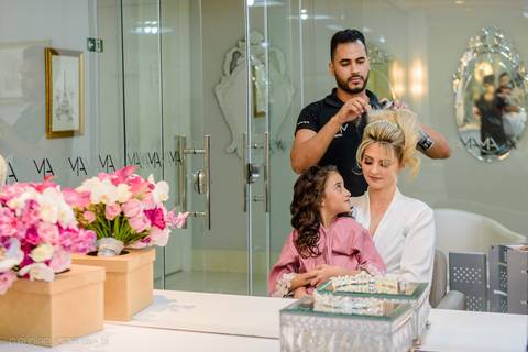 Lindo casamento realizado na igreja Sta Rita na praia do canto festa no cerimonial Lago de Garda e noivo noiva festa pista de dança por fotógrafos de casamento de vila velha fotógrafos de casamento de vitória esp santo es e making of no salão MA atelier'