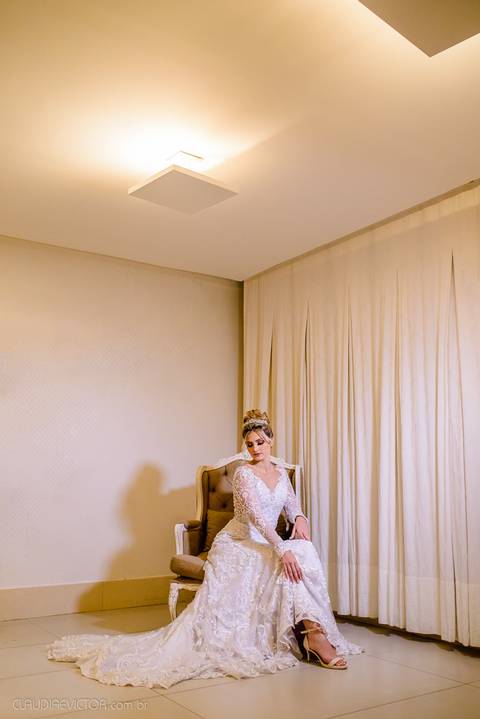 Lindo casamento realizado na igreja Sta Rita na praia do canto festa no cerimonial Lago de Garda e noivo noiva festa pista de dança por fotógrafos de casamento de vila velha fotógrafos de casamento de vitória esp santo es e making of no salão MA atelier'