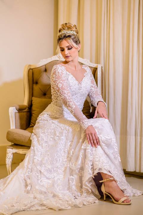 Lindo casamento realizado na igreja Sta Rita na praia do canto festa no cerimonial Lago de Garda e noivo noiva festa pista de dança por fotógrafos de casamento de vila velha fotógrafos de casamento de vitória esp santo es e making of no salão MA atelier'