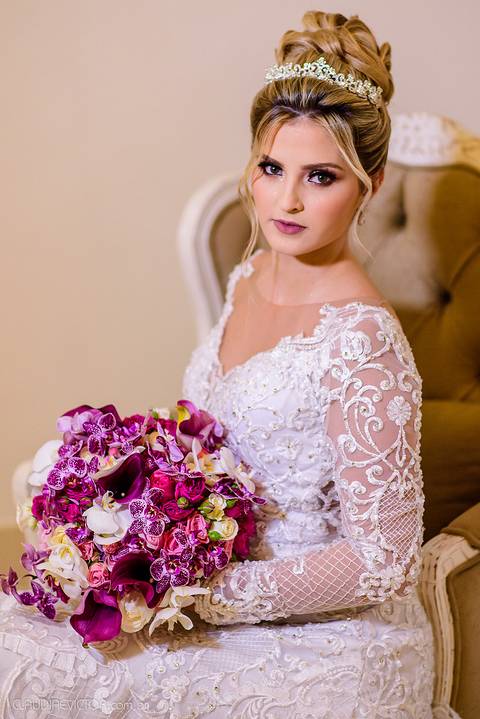 Lindo casamento realizado na igreja Sta Rita na praia do canto festa no cerimonial Lago de Garda e noivo noiva festa pista de dança por fotógrafos de casamento de vila velha fotógrafos de casamento de vitória esp santo es e making of no salão MA atelier'