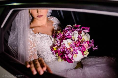 Lindo casamento realizado na igreja Sta Rita na praia do canto festa no cerimonial Lago de Garda e noivo noiva festa pista de dança por fotógrafos de casamento de vila velha fotógrafos de casamento de vitória esp santo es e making of no salão MA atelier'