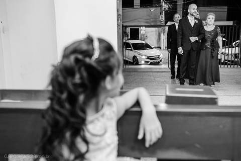 Lindo casamento realizado na igreja Sta Rita na praia do canto festa no cerimonial Lago de Garda e noivo noiva festa pista de dança por fotógrafos de casamento de vila velha fotógrafos de casamento de vitória esp santo es e making of no salão MA atelier'