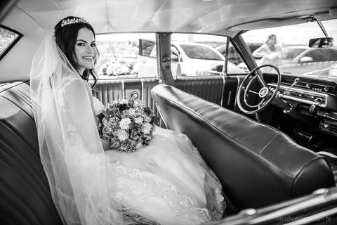 lindo casamento mini wedding na igreja N.Sra dos navegantes ponta da fruta por fotógrafo de casamento vila velha fotógrafo de casamento vitória fotógrafo de casamento serra com noivo noiva vestido de noiva buquê casamento ao ar livre de dia no por do sol'