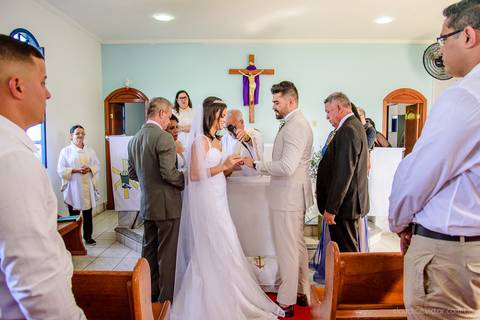 lindo casamento mini wedding na igreja N.Sra dos navegantes ponta da fruta por fotógrafo de casamento vila velha fotógrafo de casamento vitória fotógrafo de casamento serra com noivo noiva vestido de noiva buquê casamento ao ar livre de dia no por do sol'