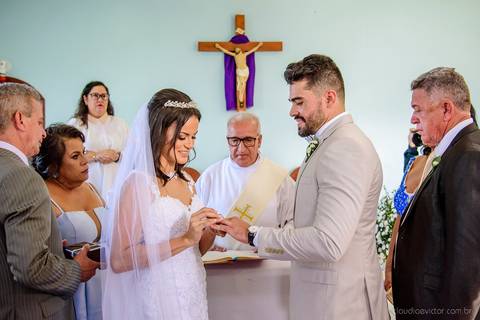 lindo casamento mini wedding na igreja N.Sra dos navegantes ponta da fruta por fotógrafo de casamento vila velha fotógrafo de casamento vitória fotógrafo de casamento serra com noivo noiva vestido de noiva buquê casamento ao ar livre de dia no por do sol'